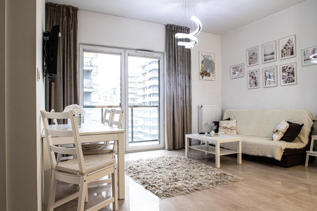 Wola Glamour Apartment 바르샤바 외부 사진